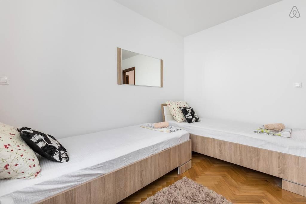 Deluxe Apartment Manuela With Balcony Top Center Split Exterior foto